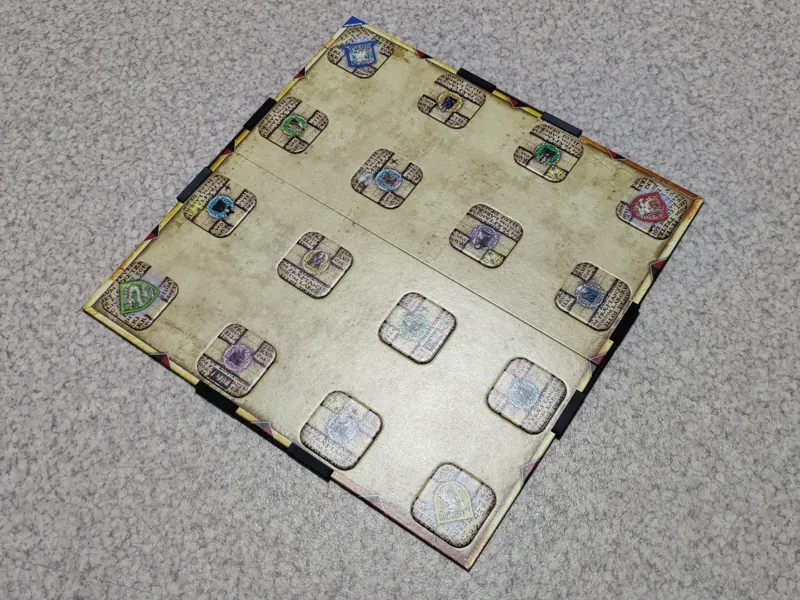 Boardholder (Alt.) - Keeps your Labyrinth flat!