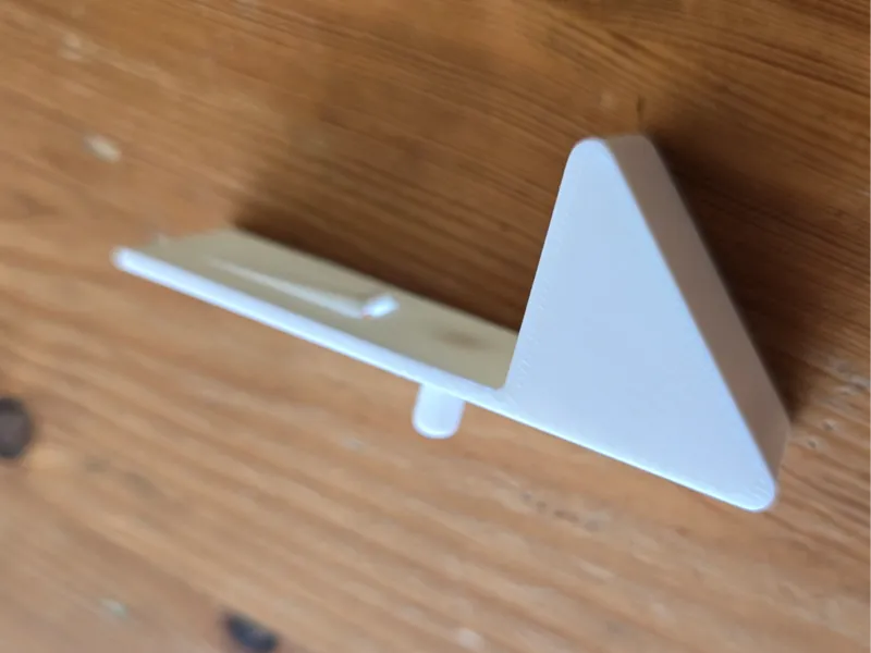 locking shelf support peg