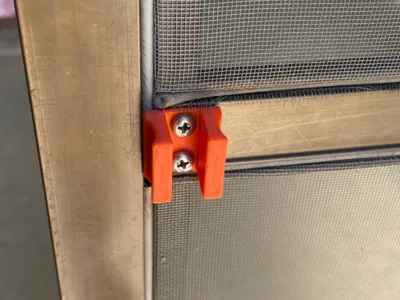 Screen door handle