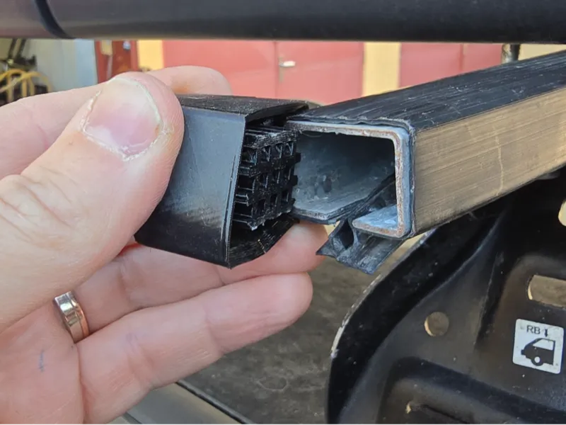 HAKR - záslepka nosiče/Roof rack plug