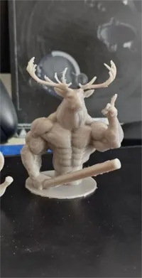 Figurine mème internet stylisée — photo 2
