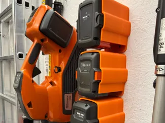 Holder for Husqvarna BLi batteries