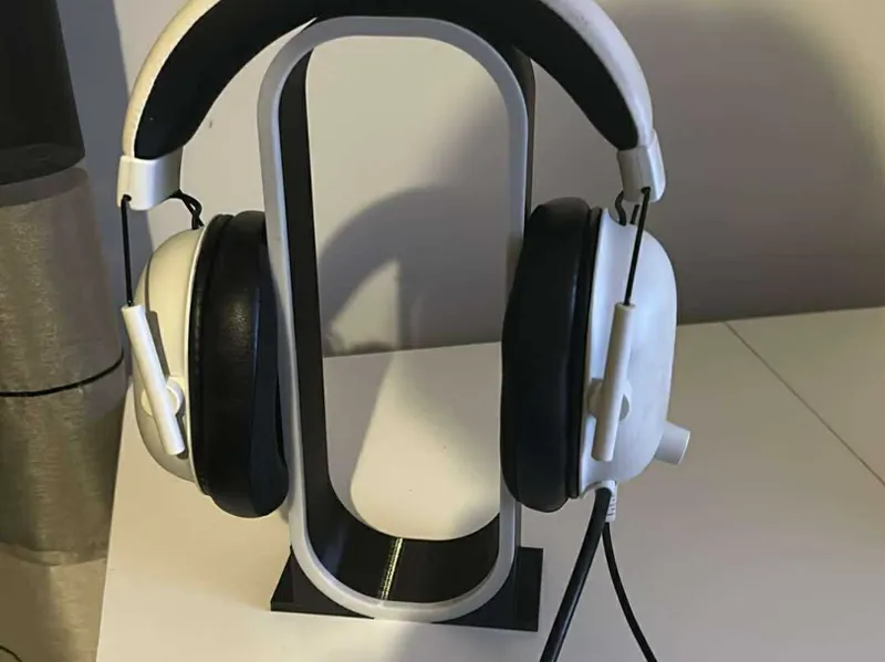 Minimalistic headphone stand