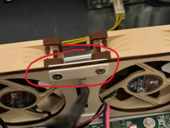 Connector piece for 80mm server fan plate