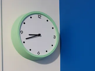 RETRO STYLE WALL CLOCK