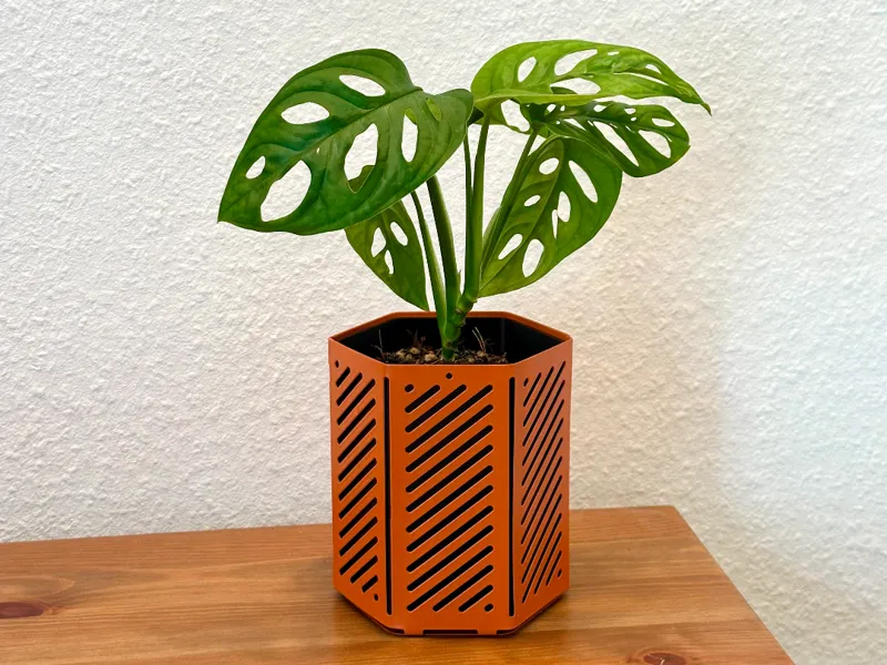 Ikea VARSYREN Vase / Planter