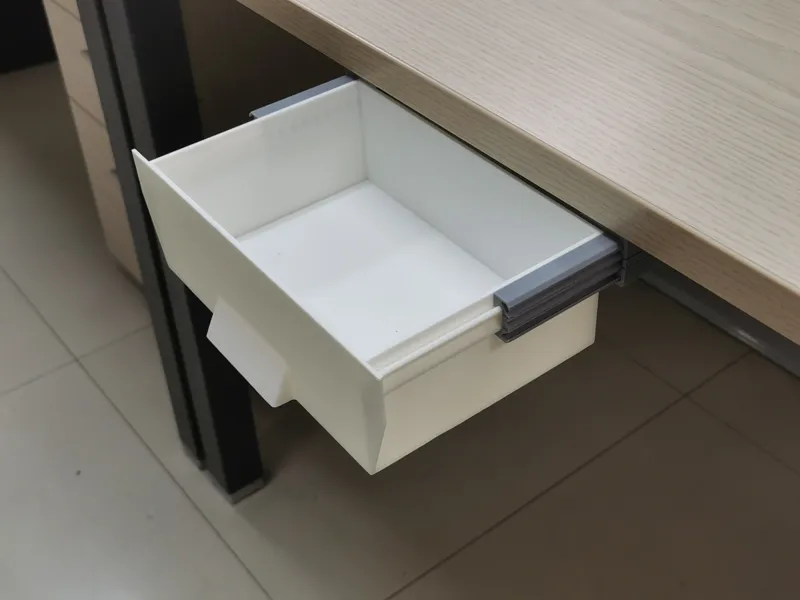 Fully-openable under desk drawer 可完全打开的桌下抽屉