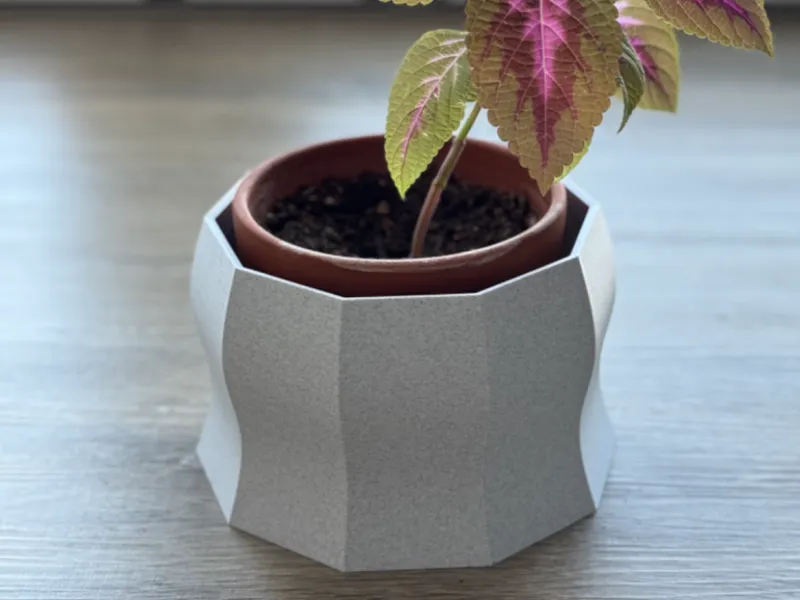 Plant pot in marble look