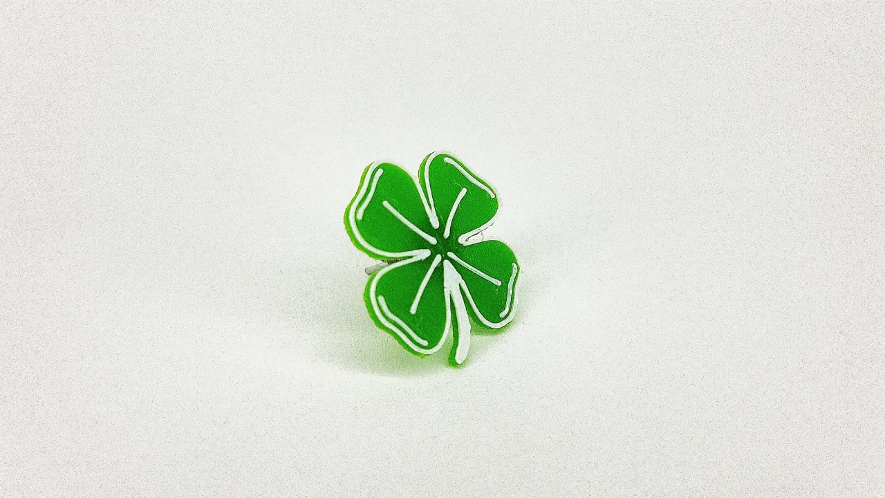 fourleaf clover - earrings view 3