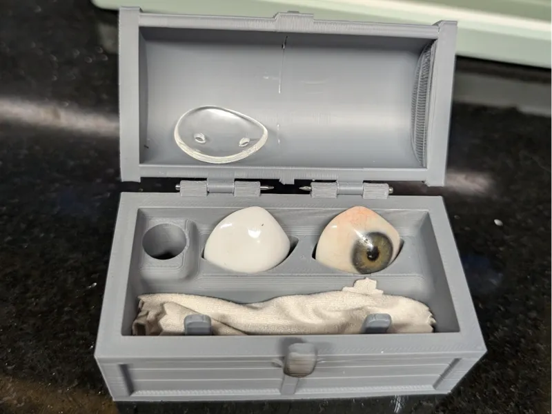 eye holder
