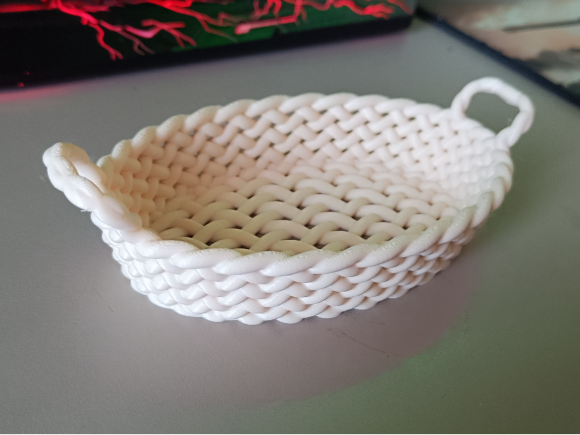 Wicker Twist Basket – Elegant Woven Decor