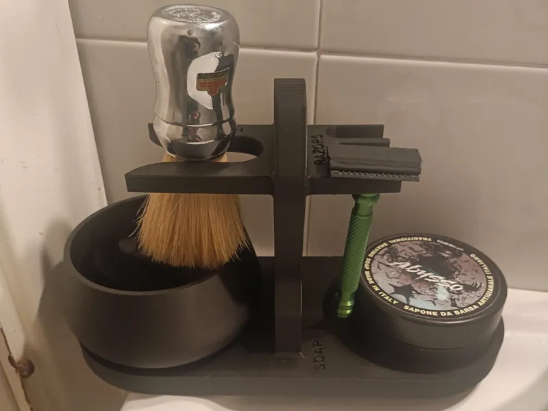 Brush and safety razors stand