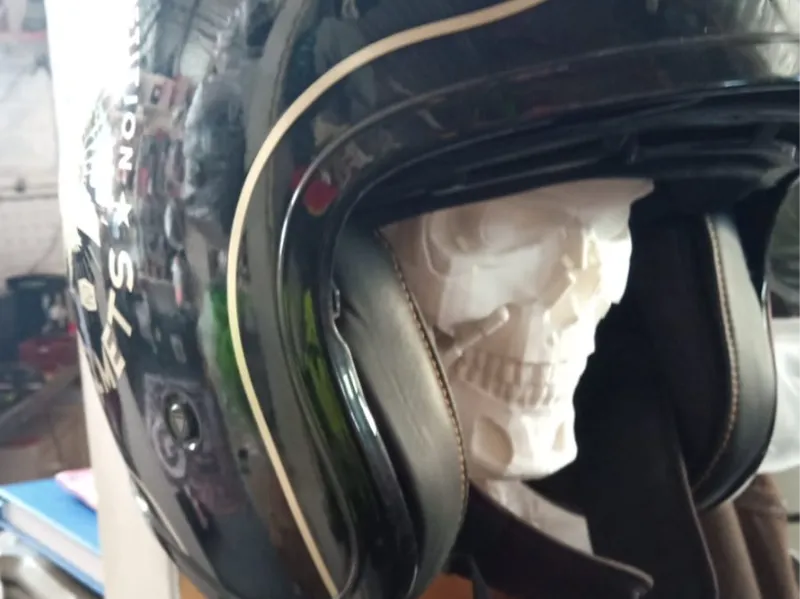 T-800 helmet holder