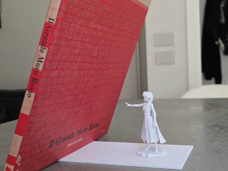 Elsa Illusion Bookend / Display Stand