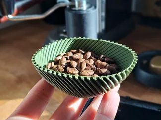 Coffee bean dosing cup - 16-18g