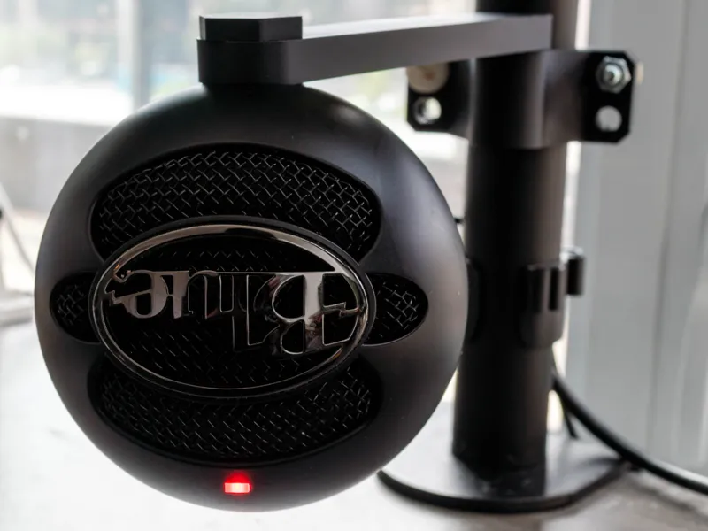 Logitech Blue Snowball iCE mic monitor arm
