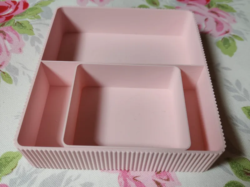 Organizer box with inner compartment