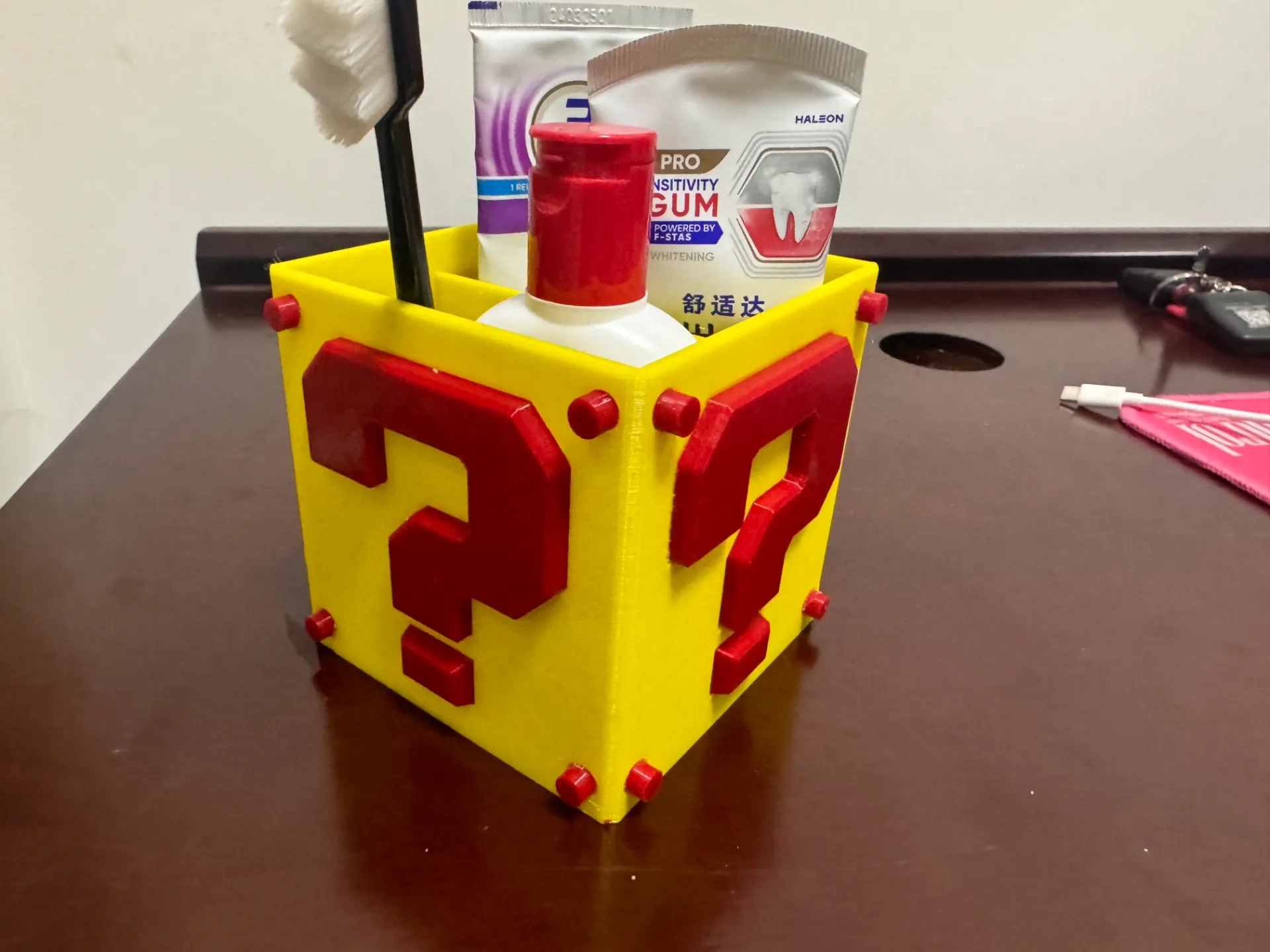 Miniatura 2 do modelo 3D 马里奥问号笔盒 铅笔盒 牙膏收纳 笔收纳桶