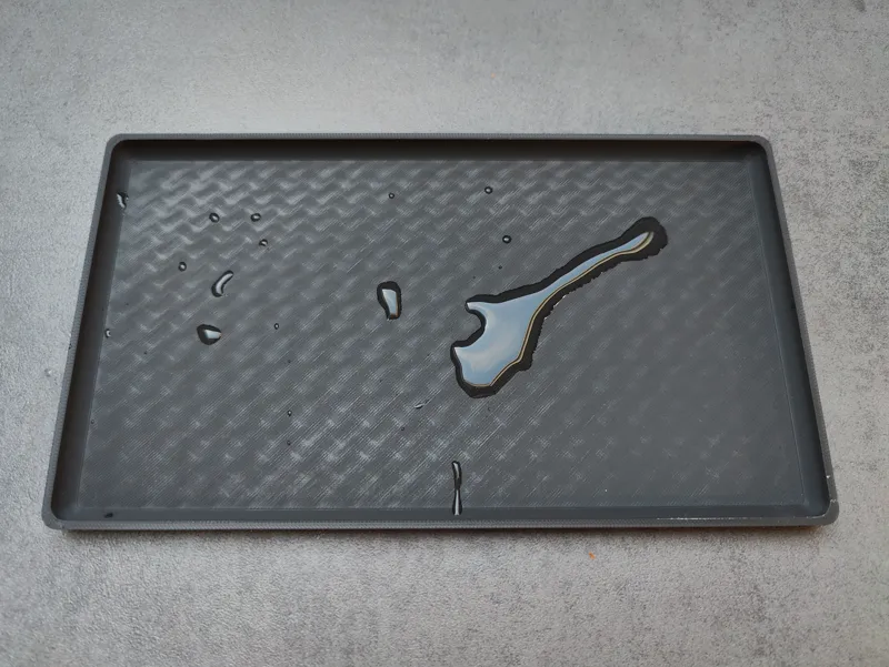 Water-drop-catcher for silverware basket