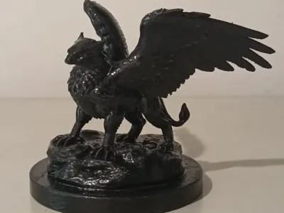 Majestic Griffin Statue – Fantasy Sculpture