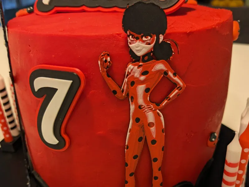 Miraculous Ladybug cake decoration