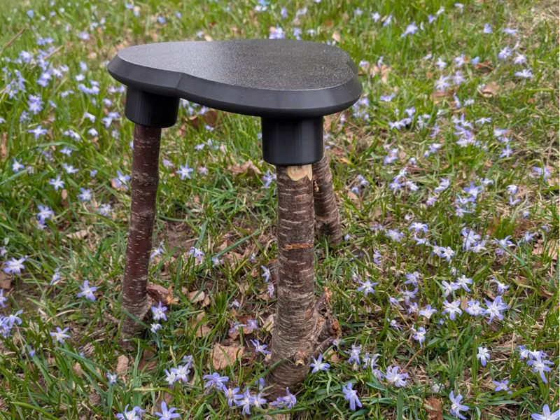 Portable stool with wooden legs