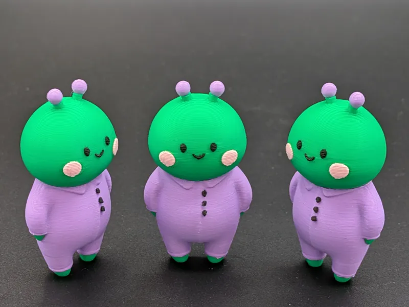 Cute Little Alien (Keychain / Backpack)
