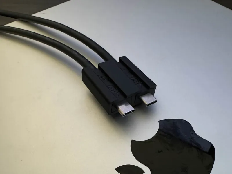 Macbook Pro M3 Dual USB Holder