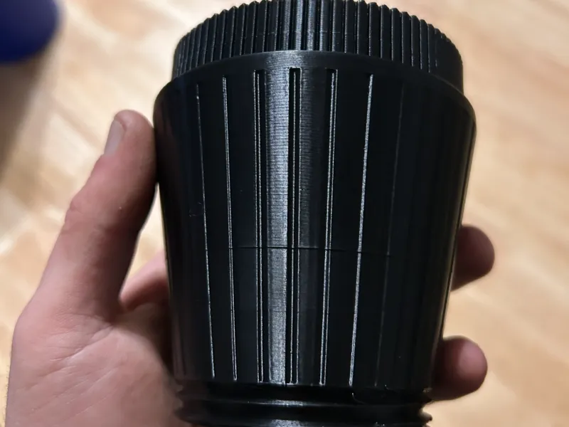 ThreadStow: Dual-Thread Travel Dice Cup
