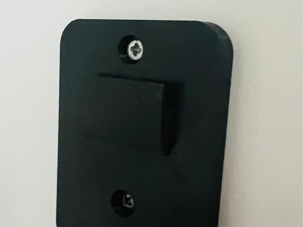 Vacuum cleaner wall mount