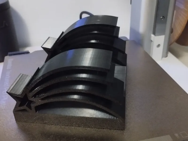 comet-shaped napkin holder