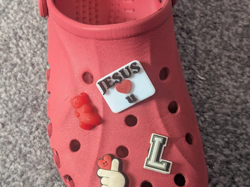Jesus loves you jibbit / charm