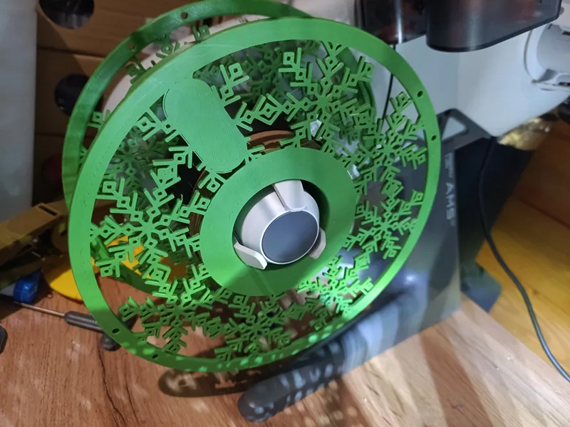 Bambu spool. Snowflake edition + filament clip.