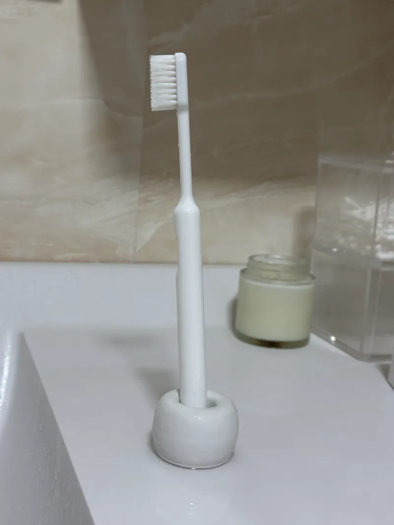 Toothbrush holder