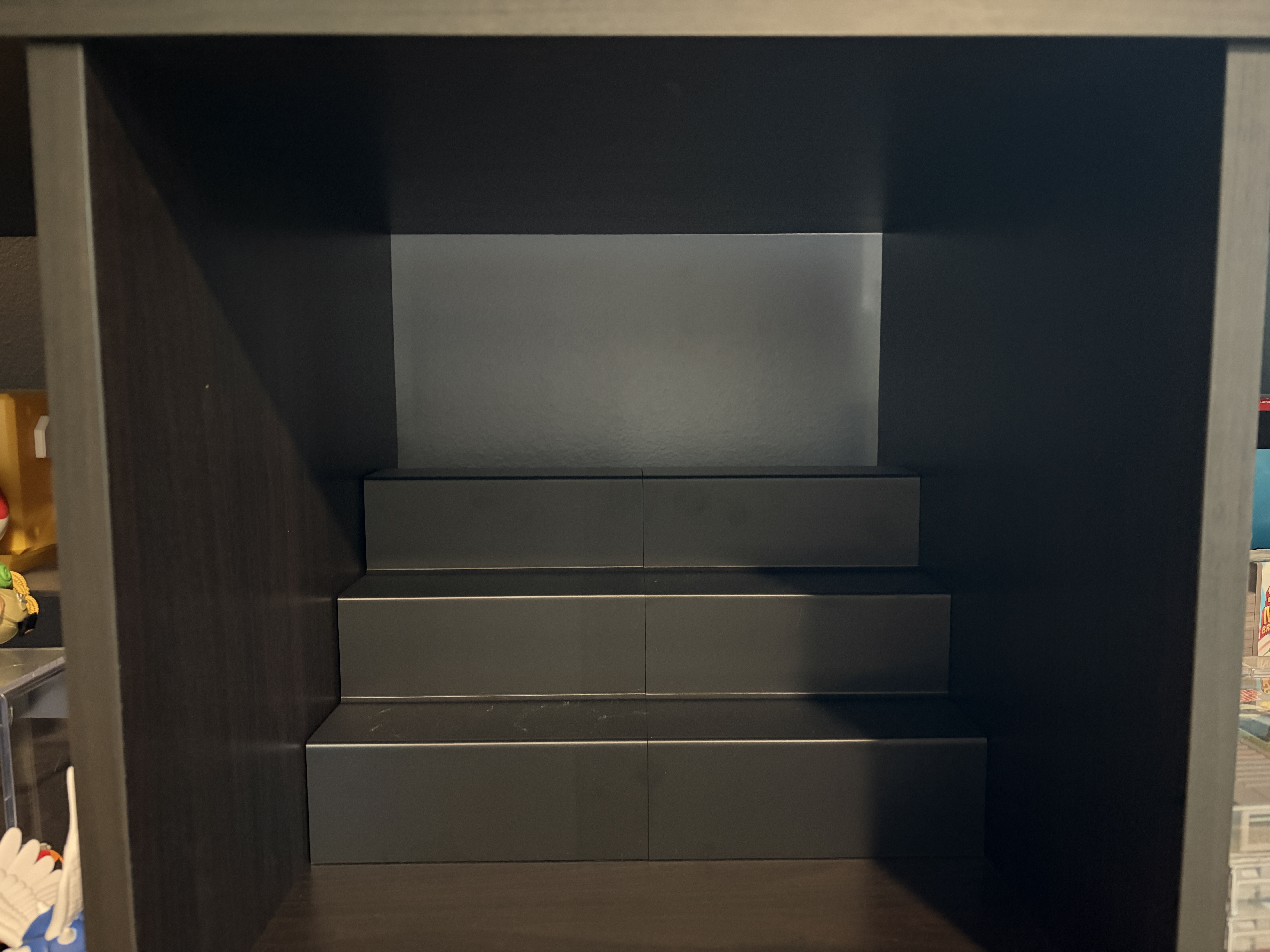 Miniatura 3 do modelo 3D Tiered Display Shelf