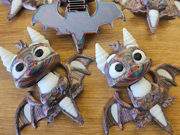 Фигурка на baby dragon с подвижна глава