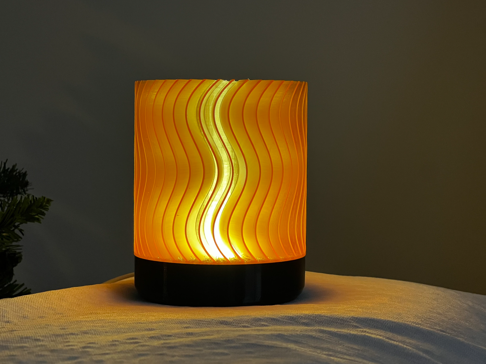 Wave-Inspired Snap-Lock Table Lamp
