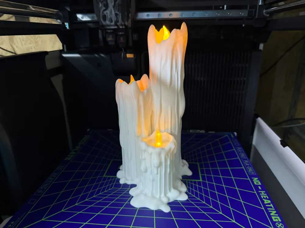 Modelo para impresión 3D: Dekorative Kerze mit 3 Flammen LED Teelicht. Referencia del modelo original.