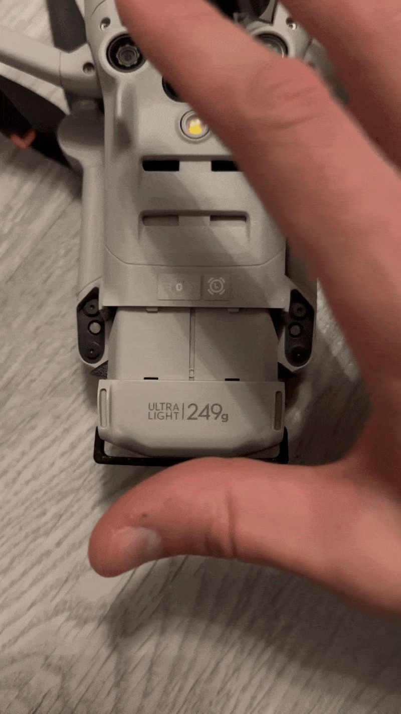 DJI mini 4 pro - battery clip