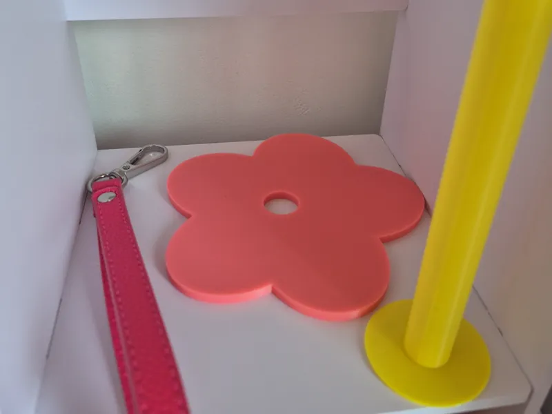 flower yarn holder