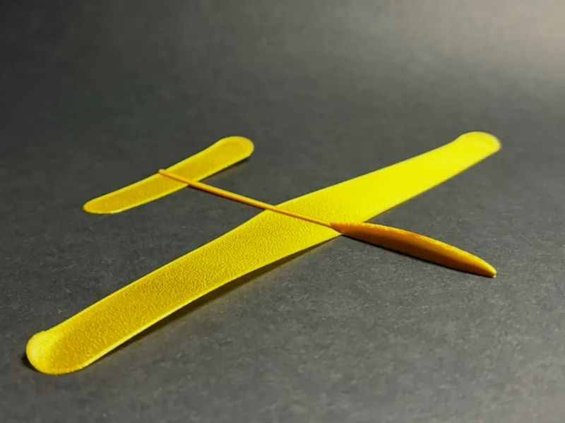 Small Weightless Gliding Airplane - 2 Grams