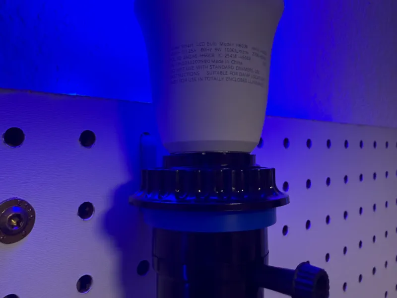 Pegboard Light Bulb Mount/6mm hole/25mm space/E26