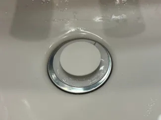 カバーつきの排水口ストレーナー