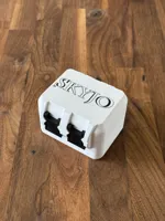 As in the picture, 0,08 mm layer, 3 walls, 15% infill
