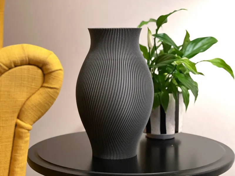 Spira Freja - Nordic ribbed curved vase