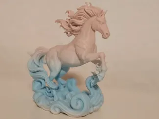 Majestätischer Hengst auf Wolken