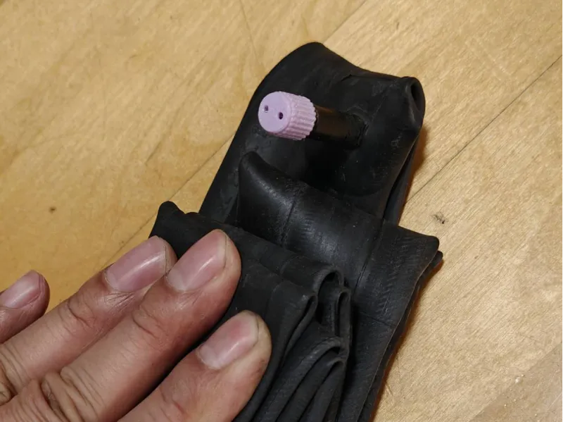 Hands-Free Schrader Valve Deflator Cap