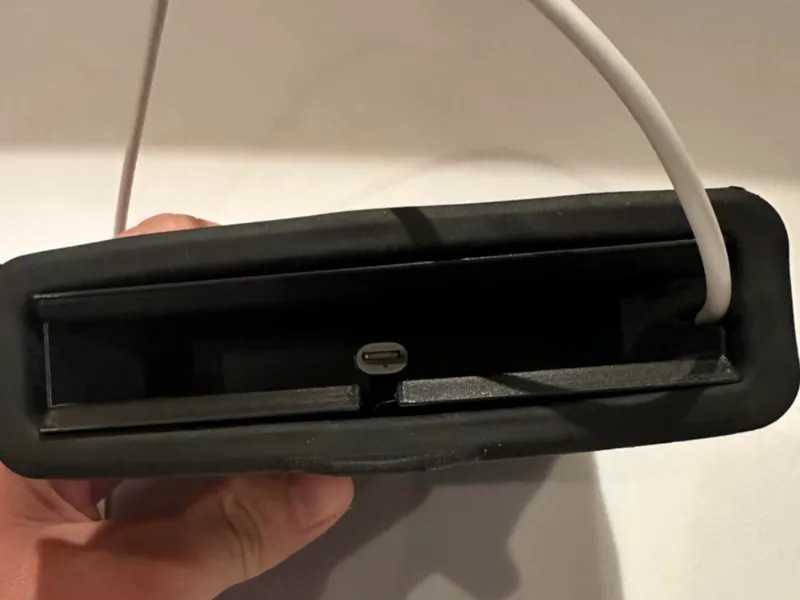 Hongqi E-hs9 Iphone 14 Pro Dock (silicone cover)