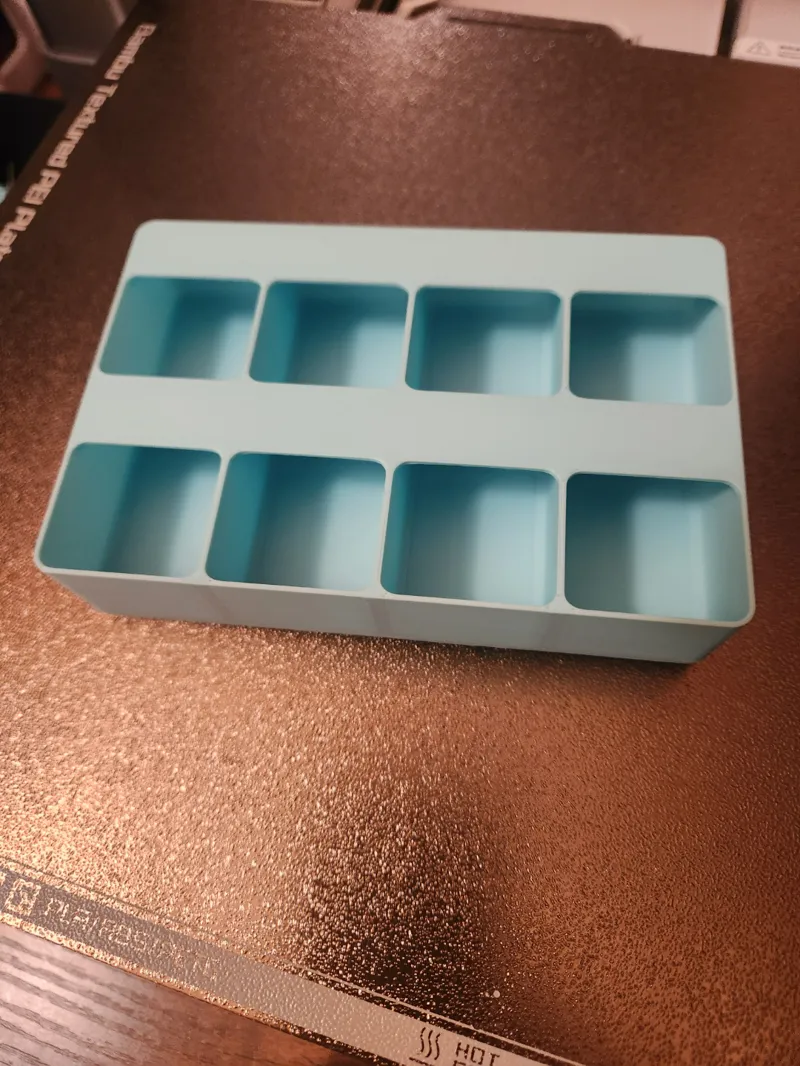 2x3 Gridfinity 8 compartment bin with label
