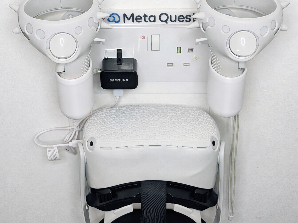 Meta Quest 3 Wall Mount with Controller Holders 